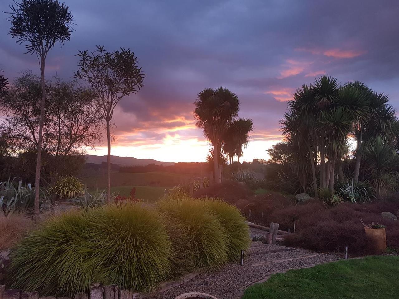 Above The River Karapiro Bed & Breakfast Apartment Exterior photo